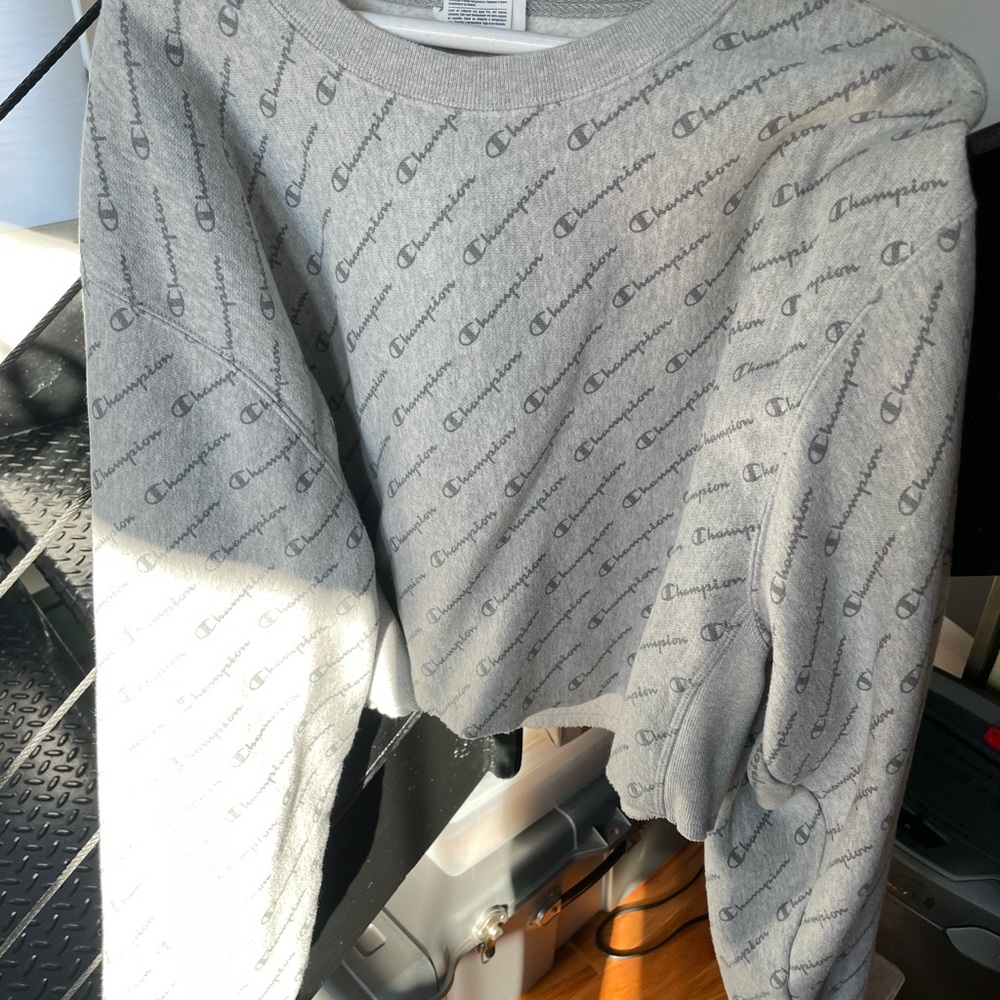 Cropped champion sweatshirt with logo